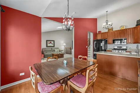 1284 West Lake Drive Cary IL 60013