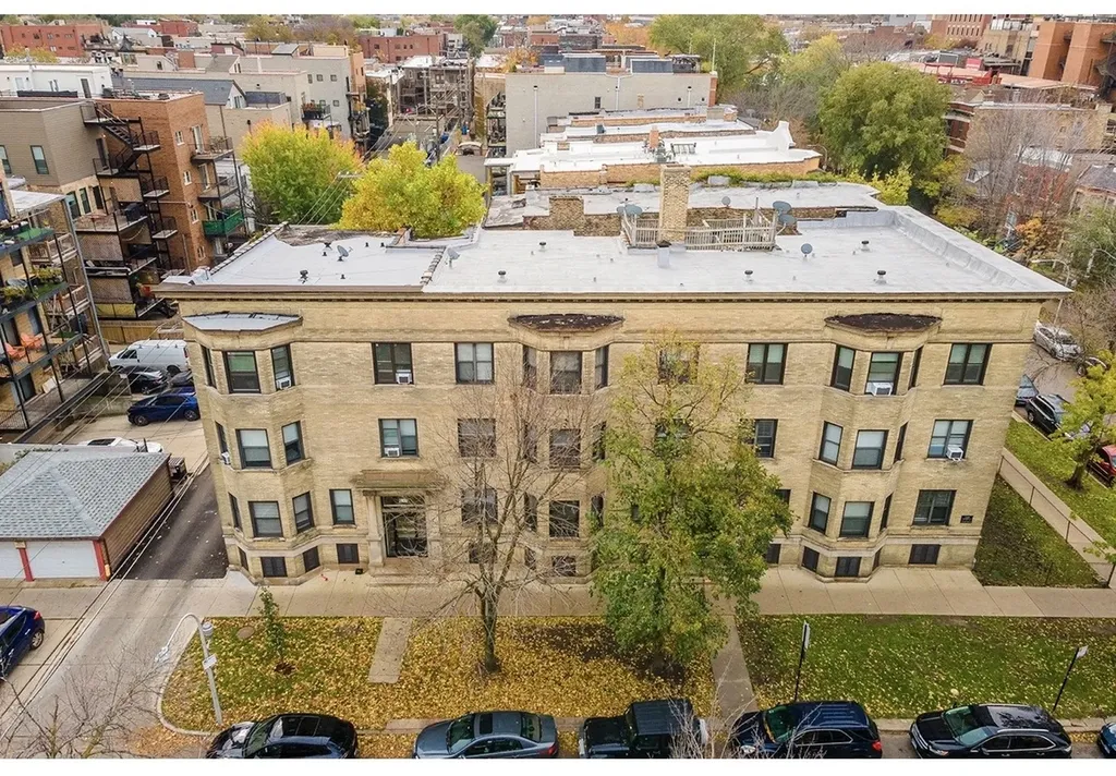 917 West Waveland Avenue Chicago IL 60613