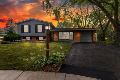 7979 Huntington Circle N Hanover Park IL 60133