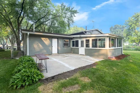 7979 Huntington Circle N Hanover Park IL 60133