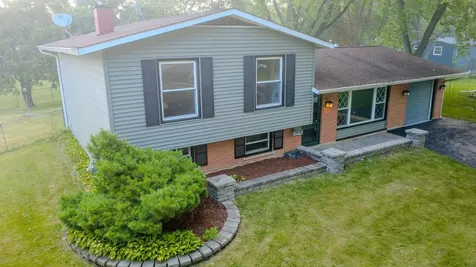 7979 Huntington Circle N Hanover Park IL 60133