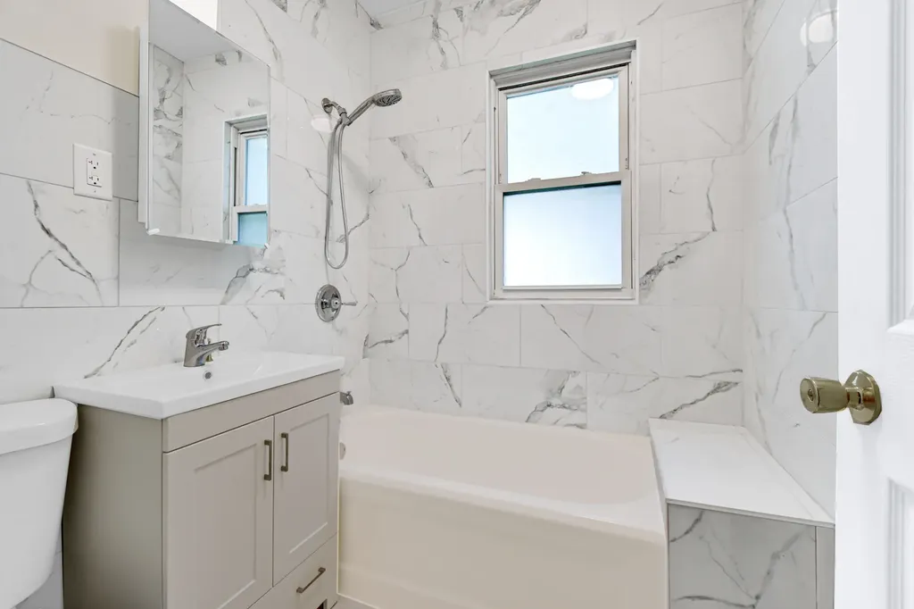 10243 South Parnell Avenue Chicago IL 60628