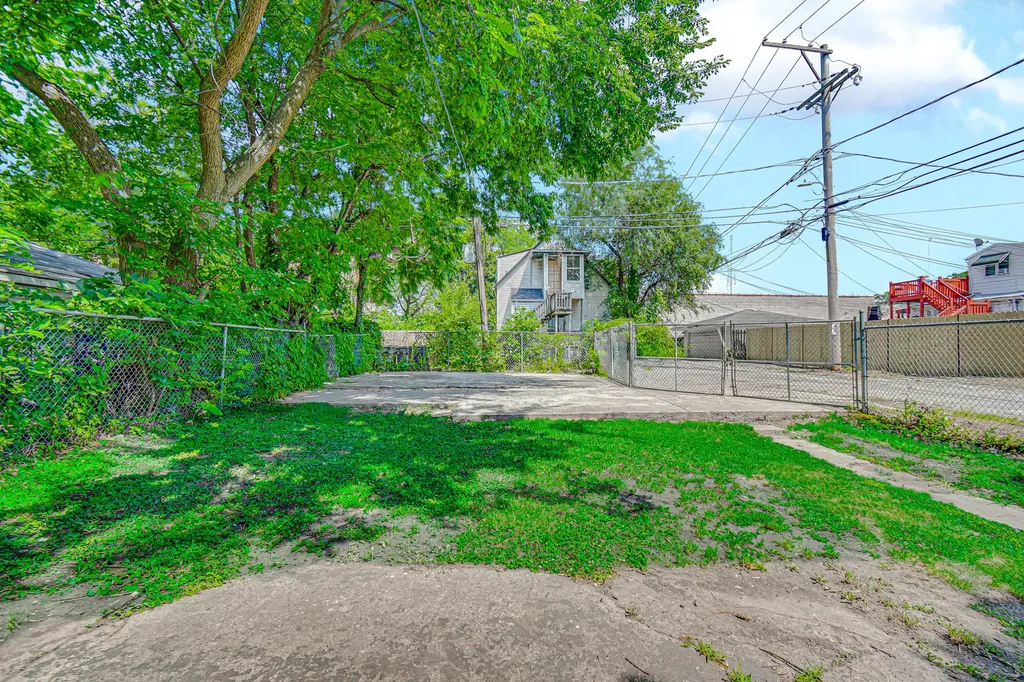 10243 South Parnell Avenue Chicago IL 60628