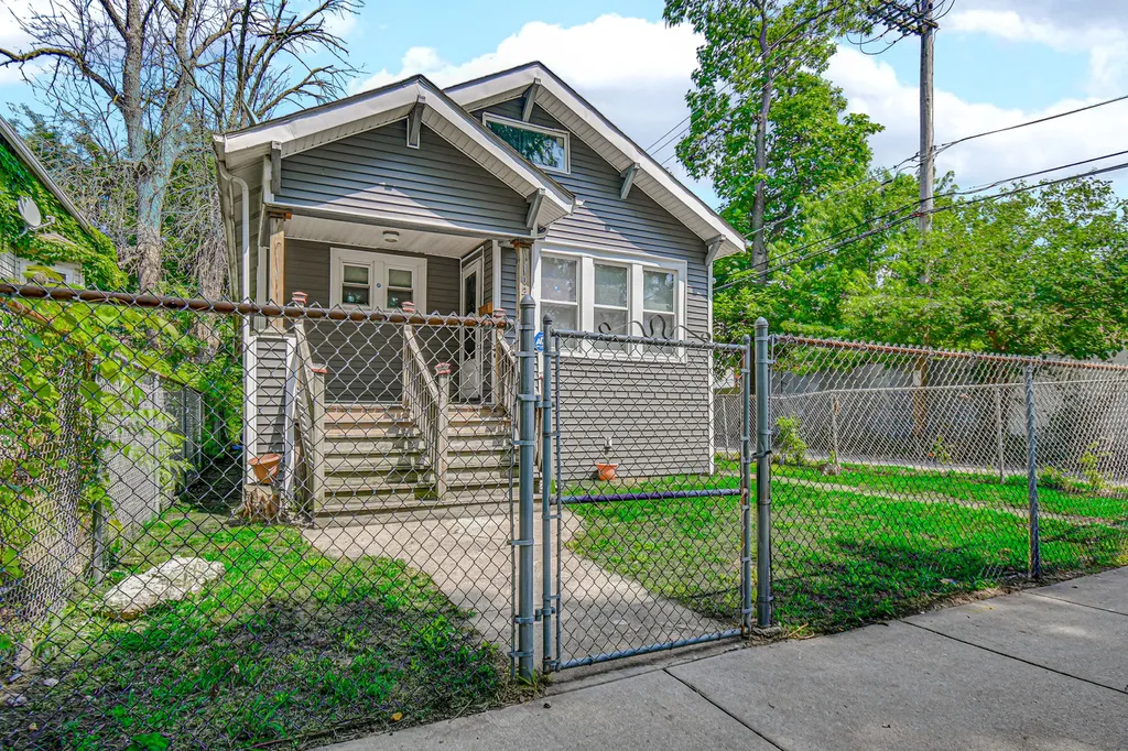 10243 South Parnell Avenue Chicago IL 60628