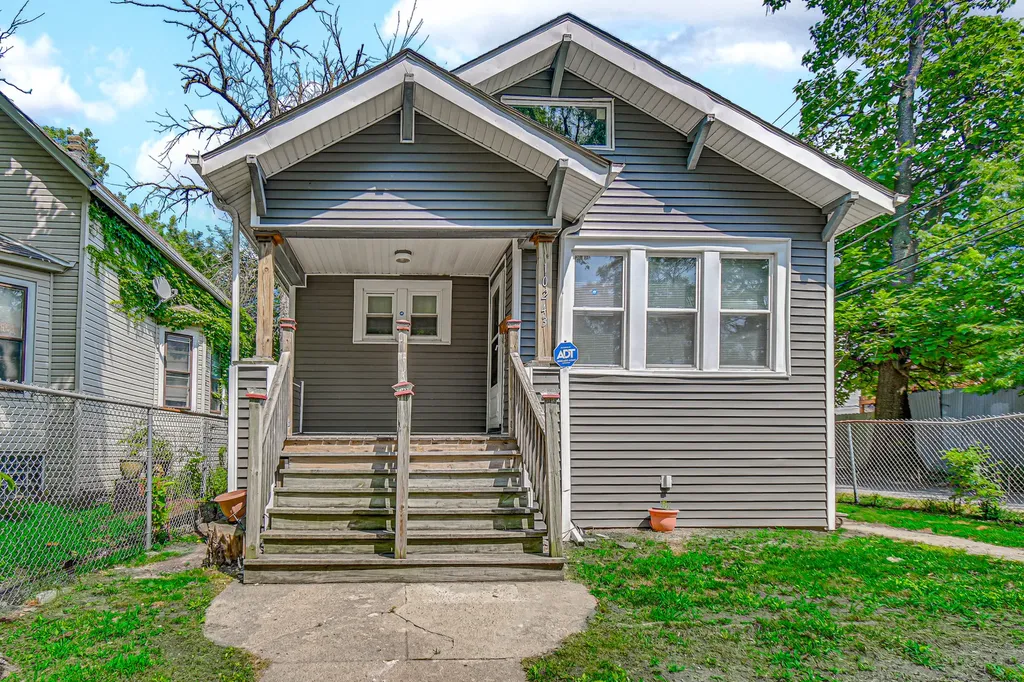 10243 South Parnell Avenue Chicago IL 60628