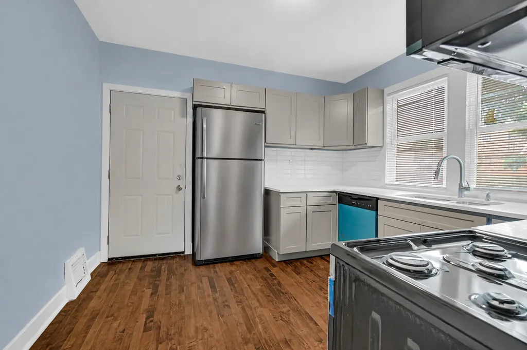 10243 South Parnell Avenue Chicago IL 60628