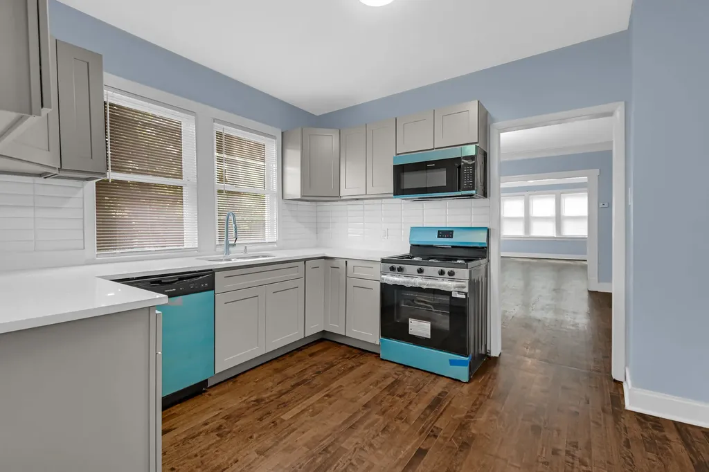 10243 South Parnell Avenue Chicago IL 60628