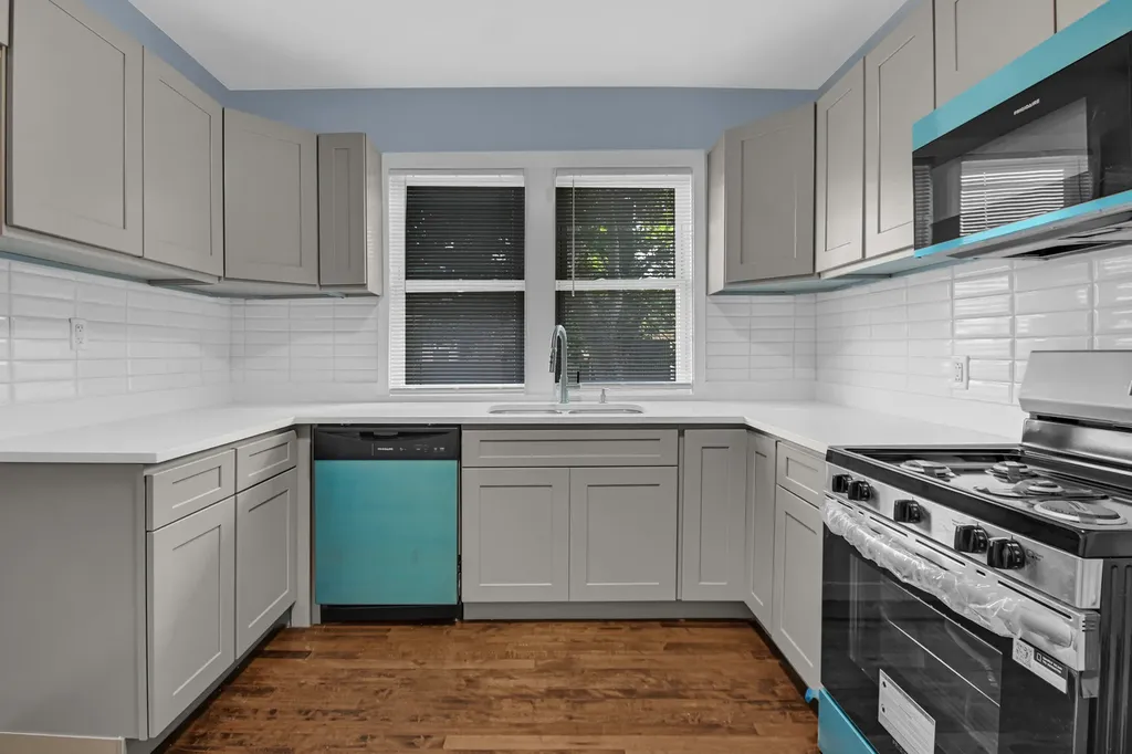 10243 South Parnell Avenue Chicago IL 60628