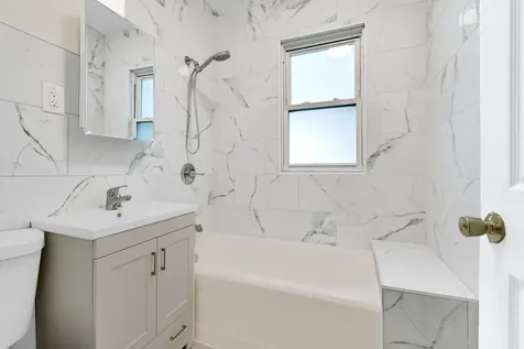 10243 South Parnell Avenue Chicago IL 60628