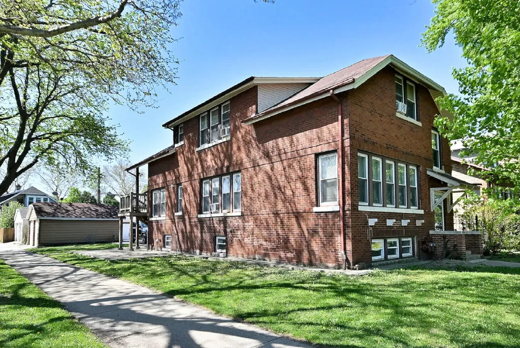 4703 West Parker Avenue Chicago IL 60639