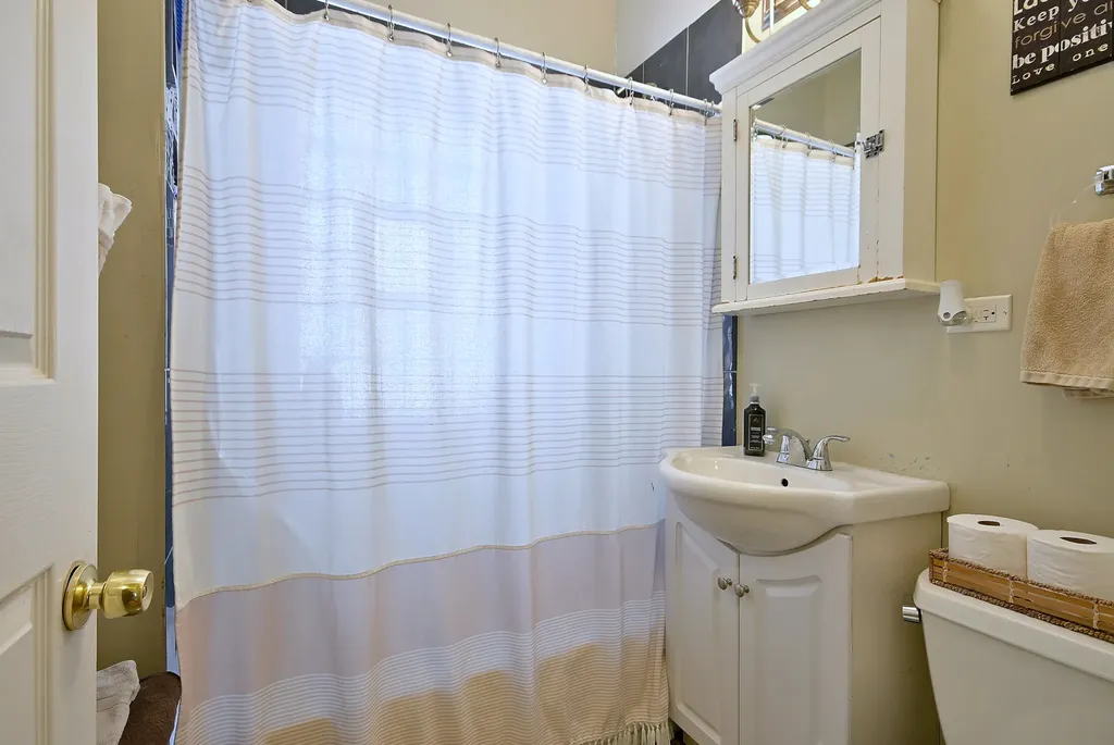 4703 West Parker Avenue Chicago IL 60639