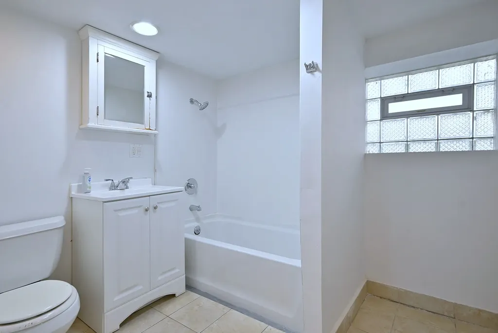 4703 West Parker Avenue Chicago IL 60639
