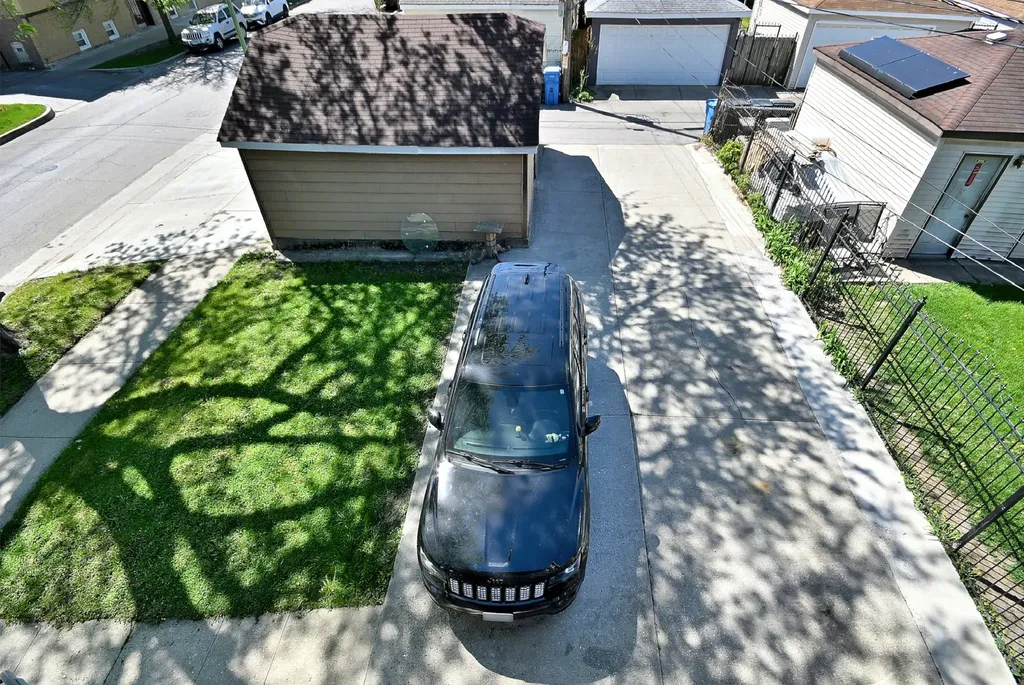 4703 West Parker Avenue Chicago IL 60639