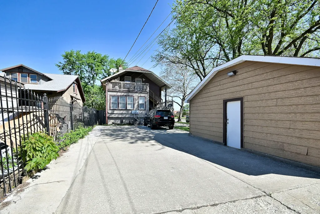 4703 West Parker Avenue Chicago IL 60639