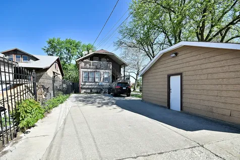 4703 West Parker Avenue Chicago IL 60639