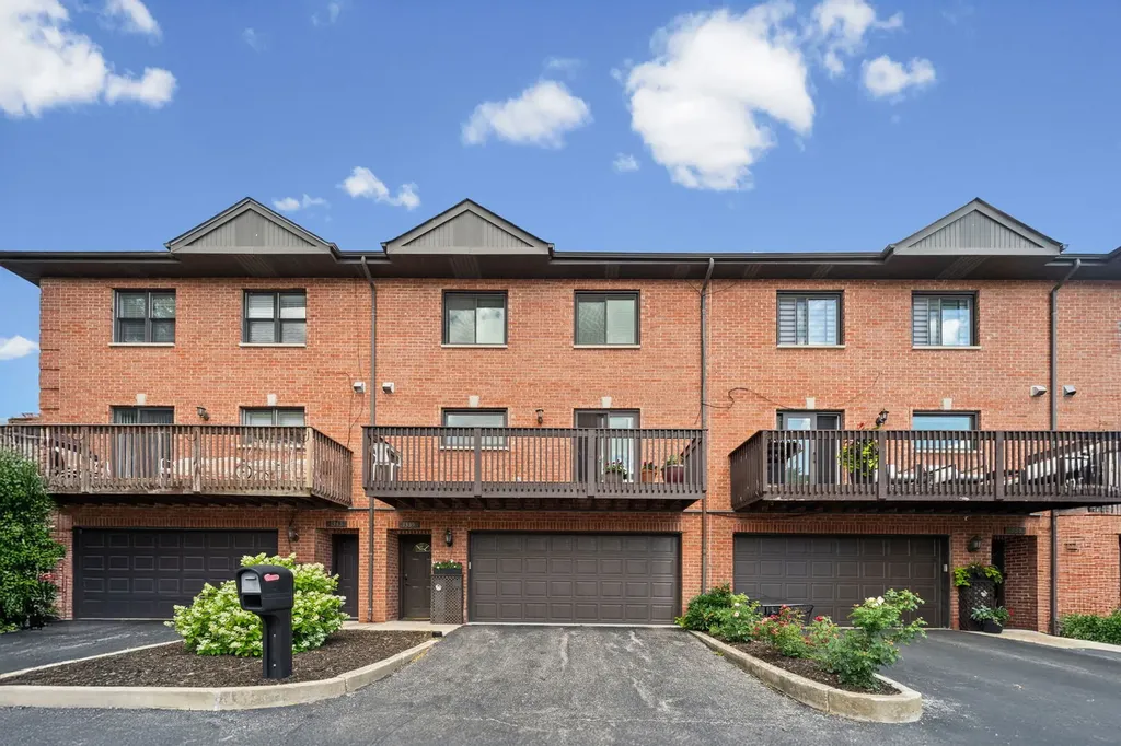 1339 East Central Road Arlington Heights IL 60005