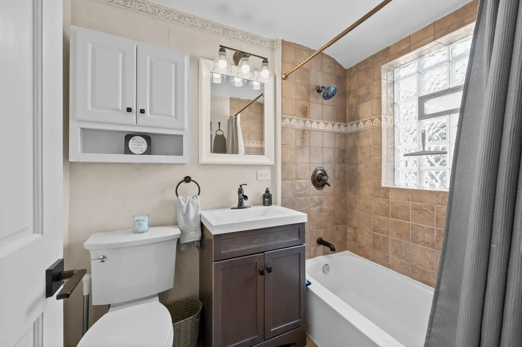 3723 North Pacific Avenue Chicago IL 60634