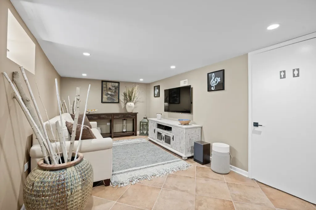 3723 North Pacific Avenue Chicago IL 60634
