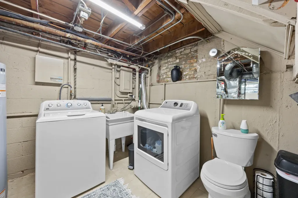 3723 North Pacific Avenue Chicago IL 60634