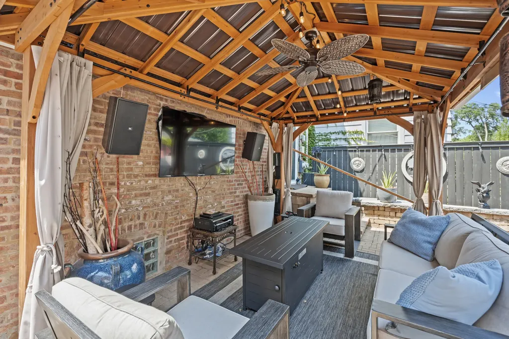3723 North Pacific Avenue Chicago IL 60634
