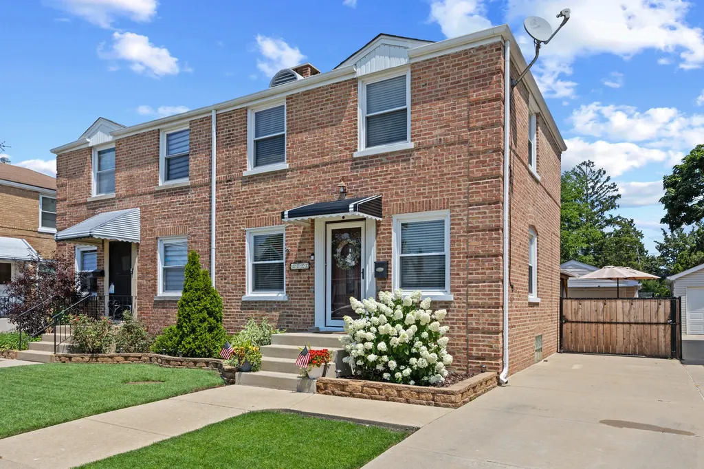 3723 North Pacific Avenue Chicago IL 60634