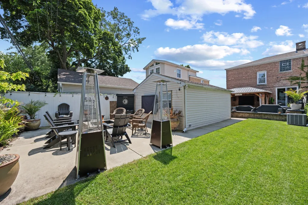 3723 North Pacific Avenue Chicago IL 60634
