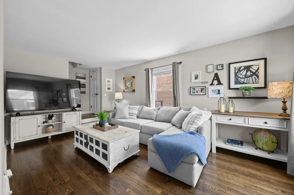 3723 North Pacific Avenue Chicago IL 60634