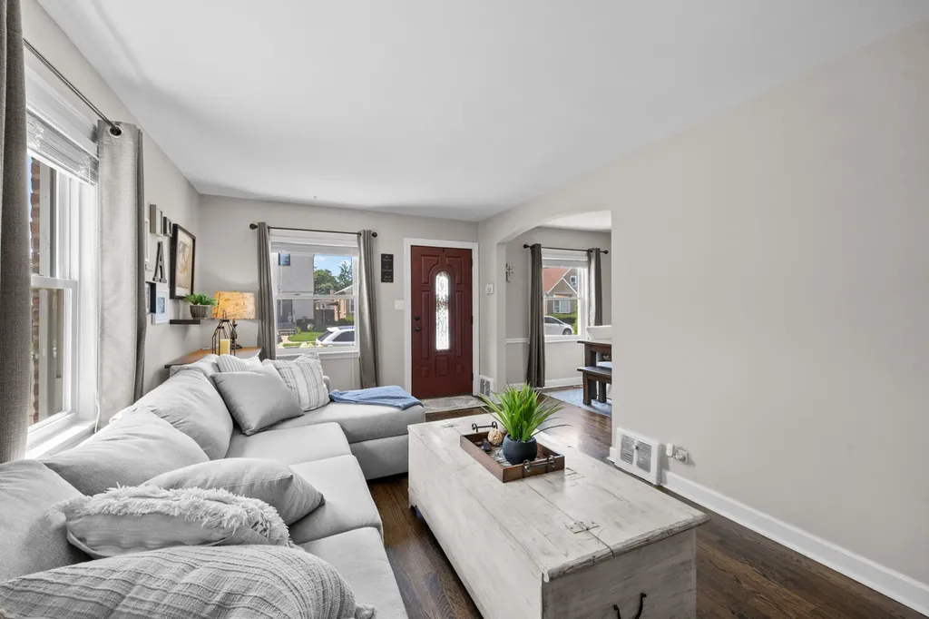 3723 North Pacific Avenue Chicago IL 60634