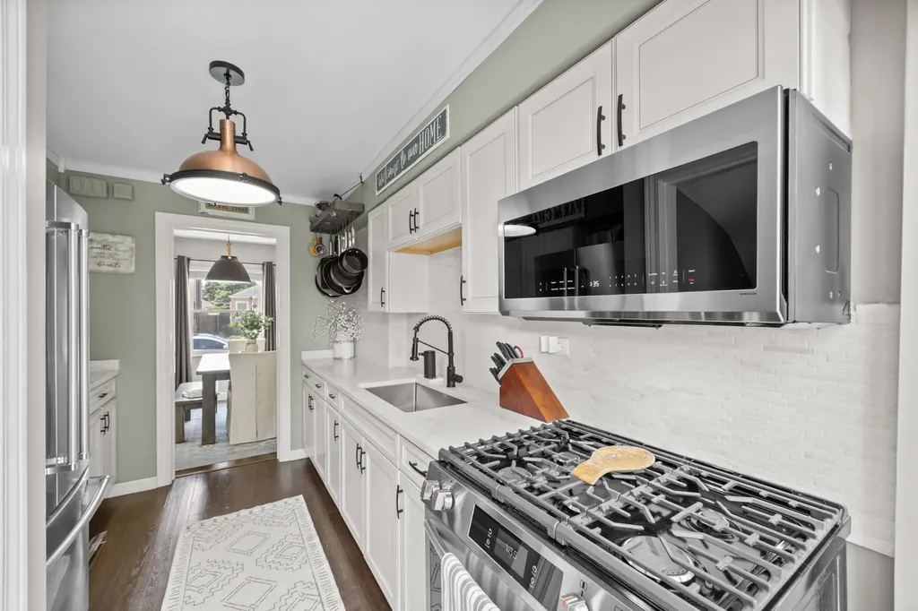 3723 North Pacific Avenue Chicago IL 60634