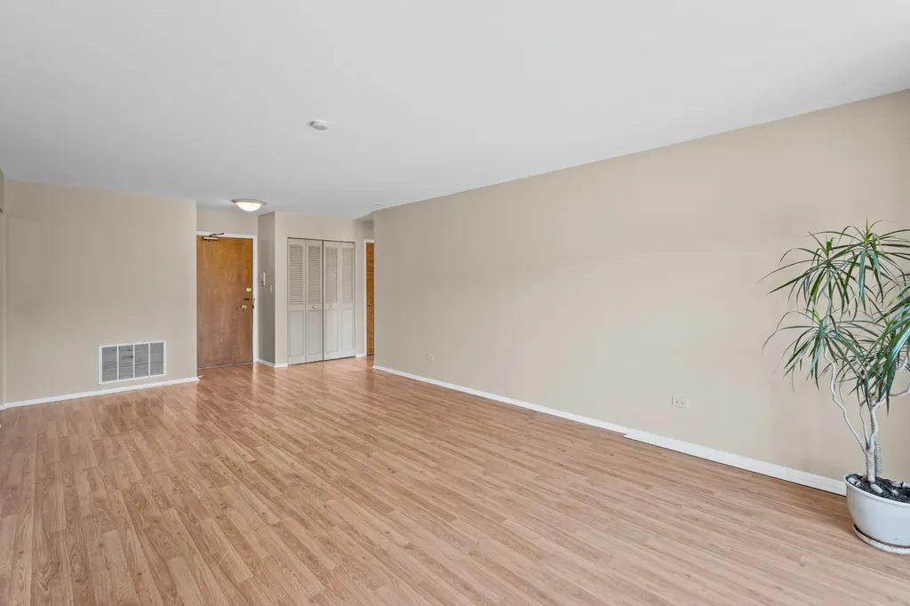 5005 Enfield Avenue Skokie IL 60077