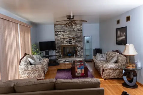 10S168 Oneill Drive Burr Ridge IL 60527