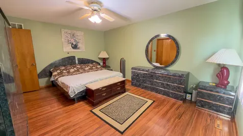 10S168 Oneill Drive Burr Ridge IL 60527