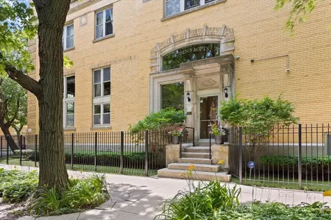 3900 North Claremont Avenue Chicago IL 60618