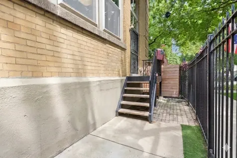 3900 North Claremont Avenue Chicago IL 60618