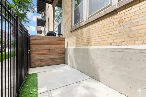 3900 North Claremont Avenue Chicago IL 60618