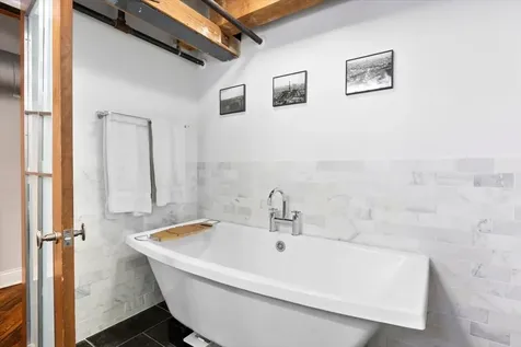 3900 North Claremont Avenue Chicago IL 60618