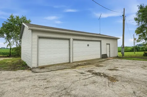 2737 East Indiana Avenue Beecher IL 60401