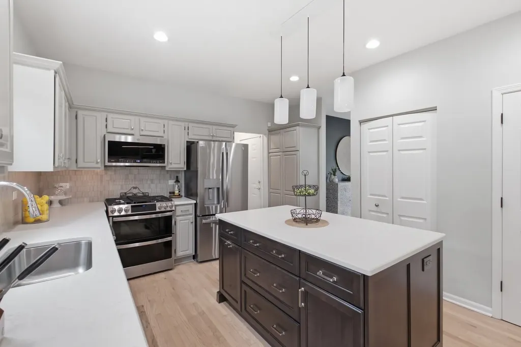 4527 Hatch Lane Lisle IL 60532