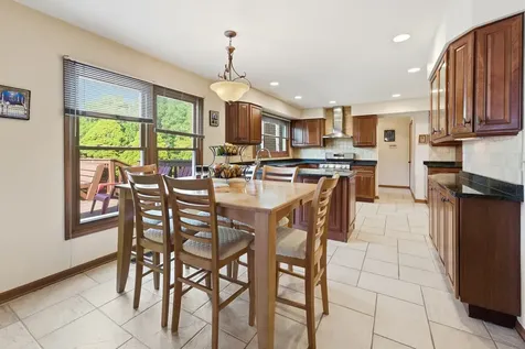 690 Waterford Drive Des Plaines IL 60016