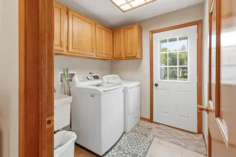 690 Waterford Drive Des Plaines IL 60016