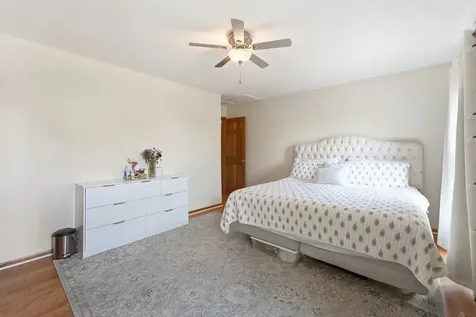 690 Waterford Drive Des Plaines IL 60016