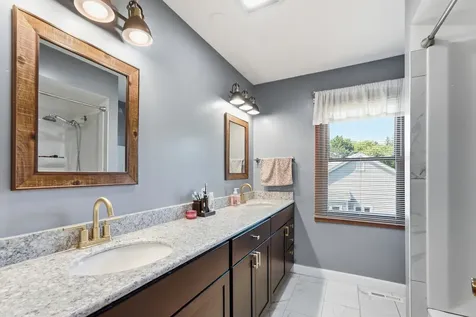 690 Waterford Drive Des Plaines IL 60016