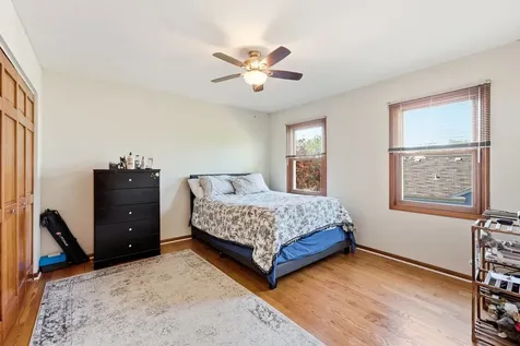 690 Waterford Drive Des Plaines IL 60016