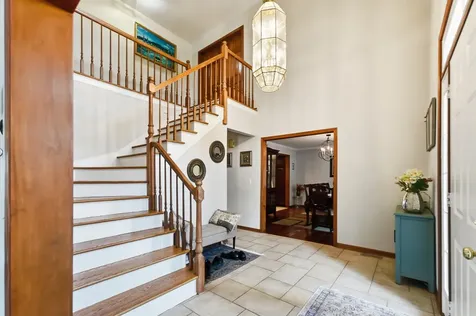 690 Waterford Drive Des Plaines IL 60016