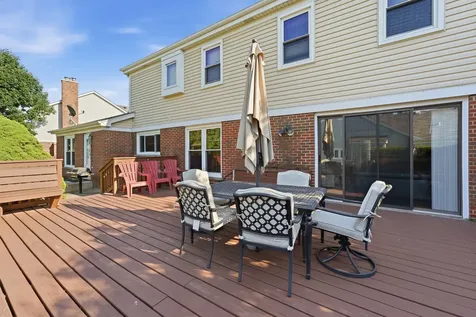 690 Waterford Drive Des Plaines IL 60016