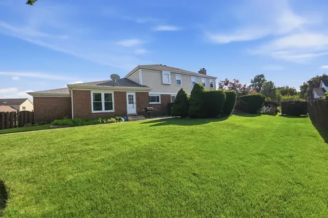 690 Waterford Drive Des Plaines IL 60016