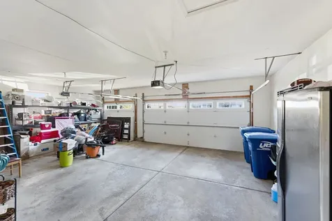 690 Waterford Drive Des Plaines IL 60016