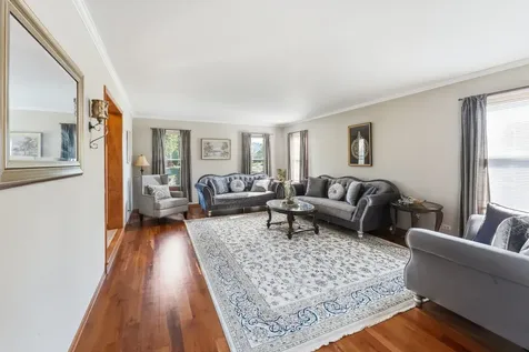 690 Waterford Drive Des Plaines IL 60016