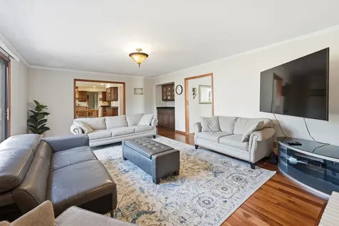 690 Waterford Drive Des Plaines IL 60016