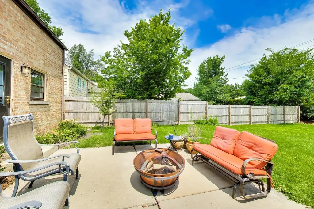 679 South Spring Road Elmhurst IL 60126